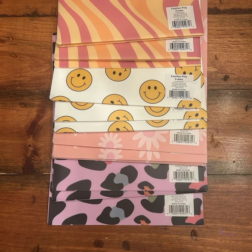 Fun‎ Prints Bright Durable Poly Portfolio Folders Smiley Cheetah Daisy Swirls